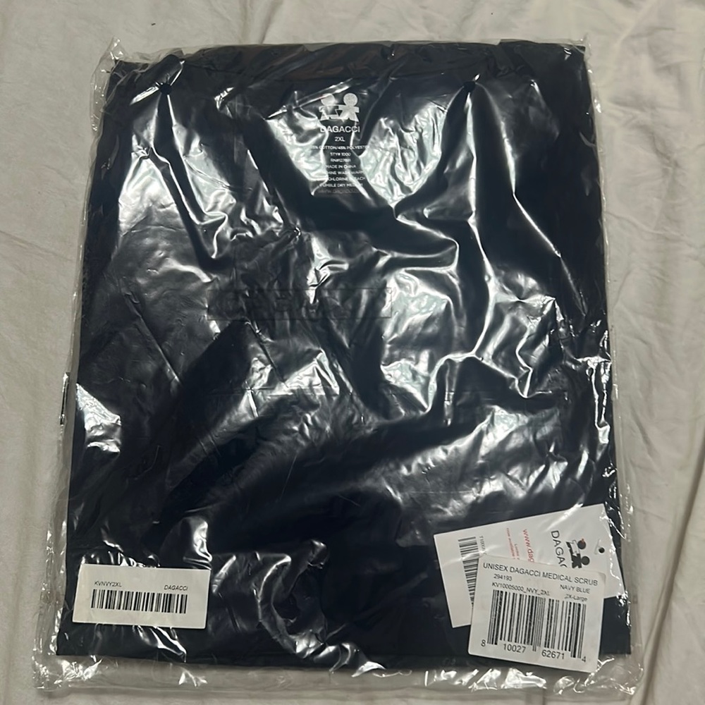 Dagacci Unisex Medical Scrubs Set. Top and pants. NWT